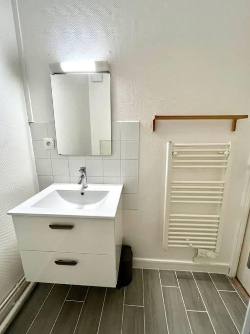Khara - Sils Appartement Caen Buitenkant foto